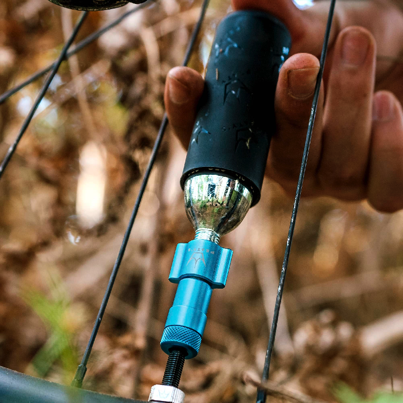 Percuteur CO2 PEATY'S HOLESHOT ROAD/GRAVEL + 2 Cartouches CO2 Filetée 16 g Silver