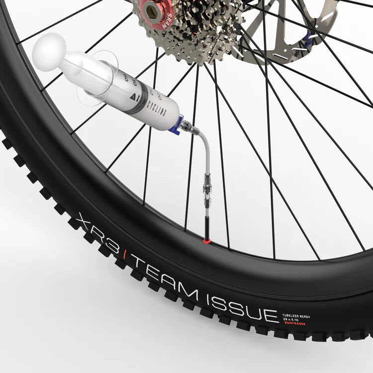 Seringue pour Liquide Préventif KOM CYCLING Démonte Valve Alu
