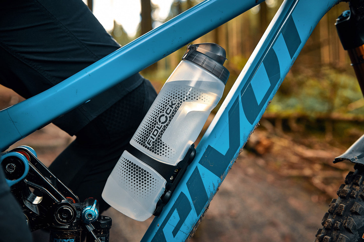 Kit Bidon et Porte-Bidon FIDLOCK TWIST BIKE BASE 800 ml Transparent