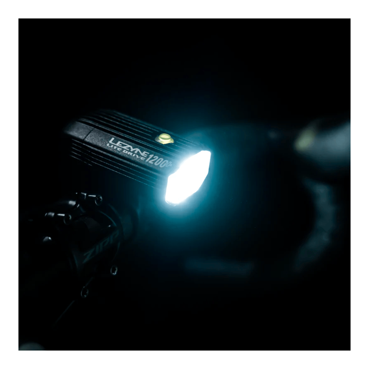 Éclairage Avant LEZYNE LITE DRIVE 1200+ Noir