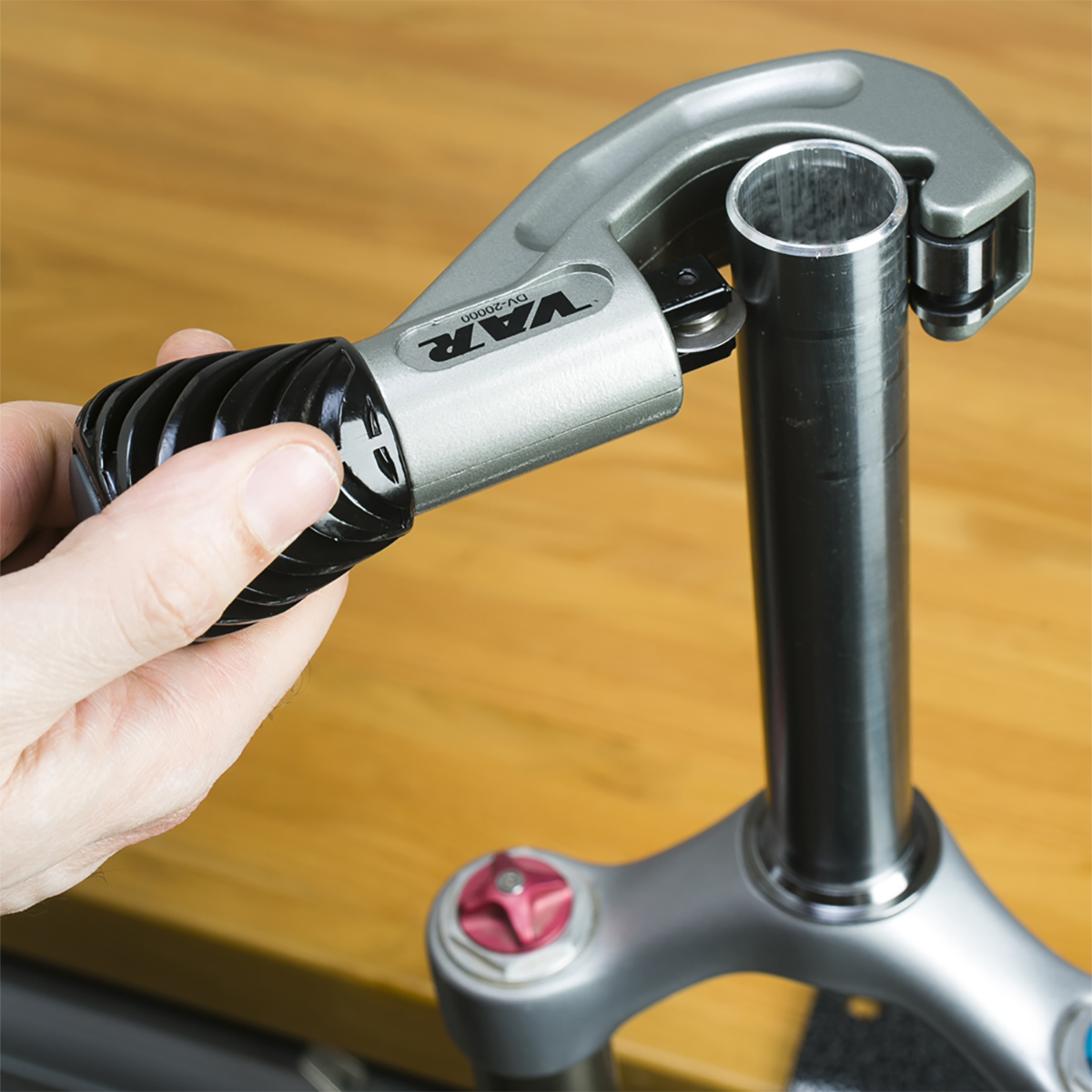 Coupe Tube de 3 à 42 mm avec Ébavureur VAR DV-20000