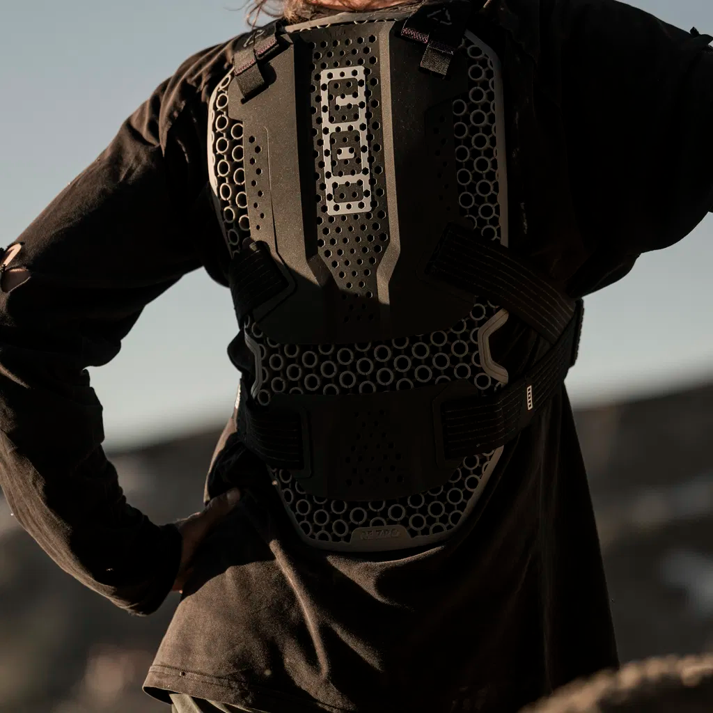 Plastron de Protection ION ARCON HD PRO Noir