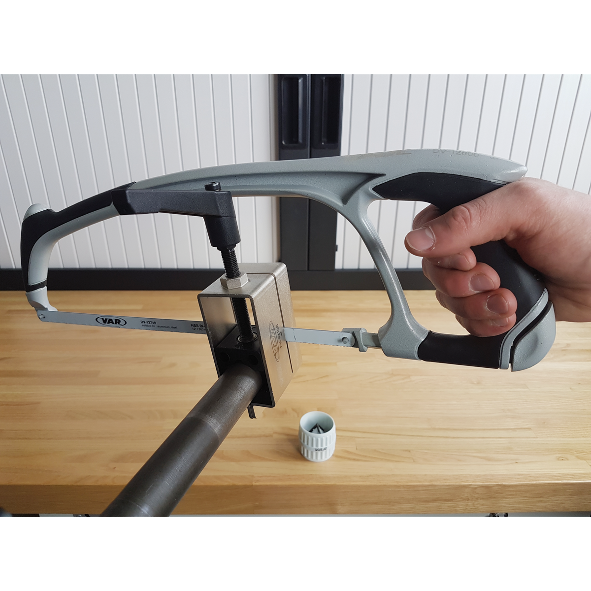 Scie à Main VAR Professionnelle DV-12800