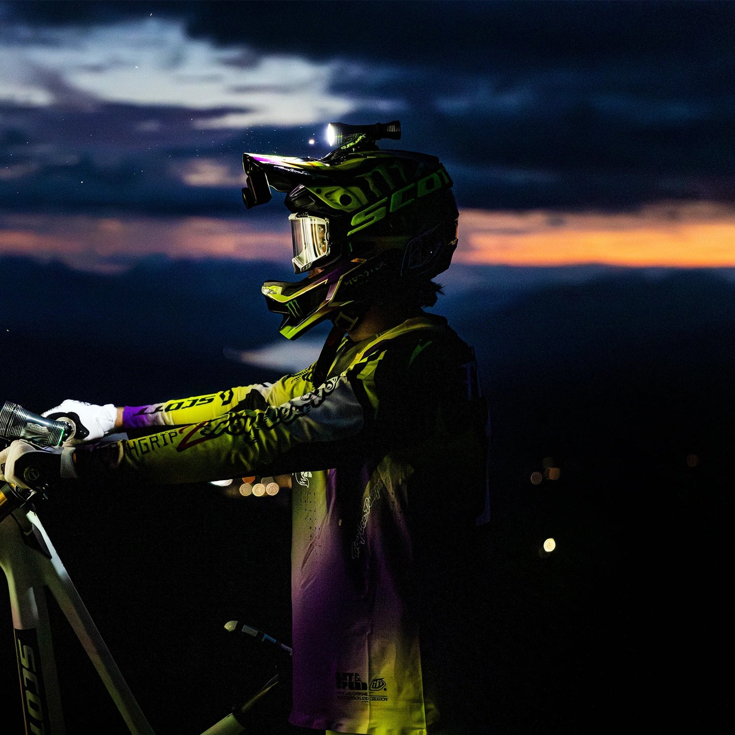 Éclairage Avant EXPOSURE LIGHTS ZENITH 4 avec Support de Casque