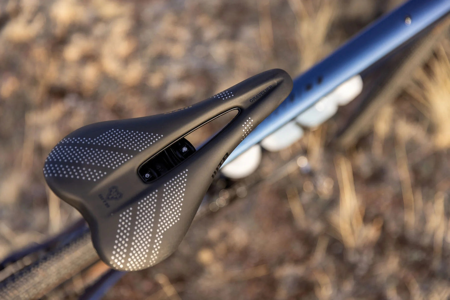 Selle WTB GRAVELIER Medium 140mm Rails Titane Noir