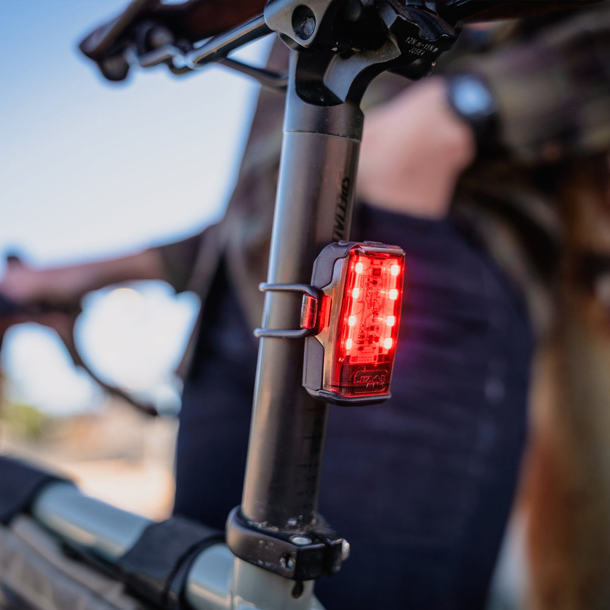 LEZYNE KTV+ DRIVE arrière monté sur tige de selle