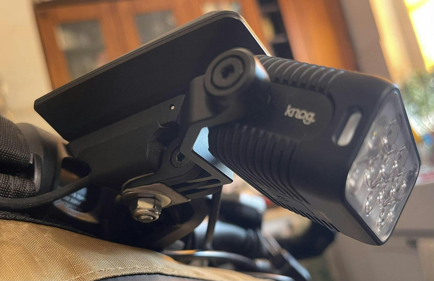 Éclairage Avant KNOG BLINDER E 1800