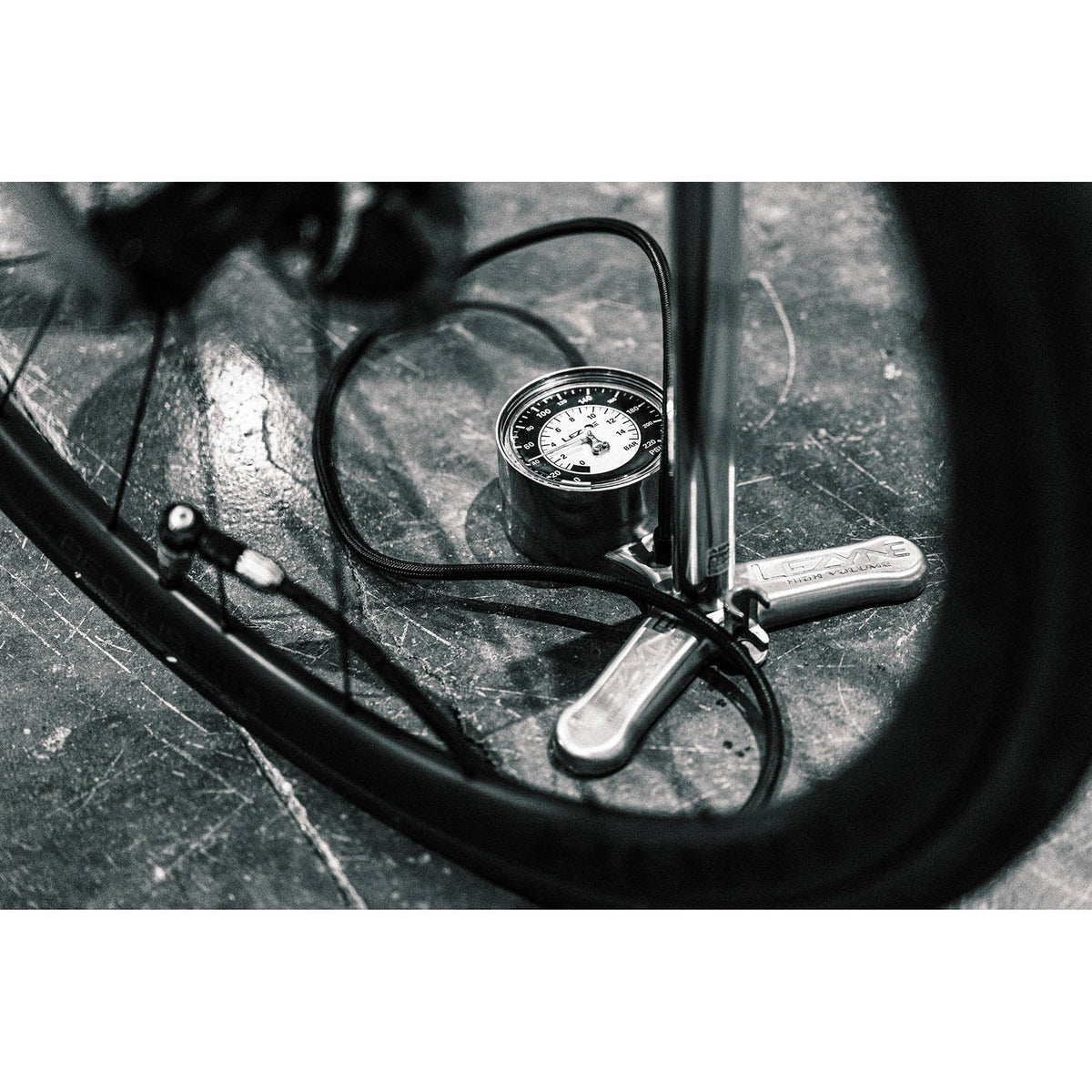 Pompe à Pied LEZYNE CNC FLOOR DRIVE ABS-1 Pro Noir Satiné