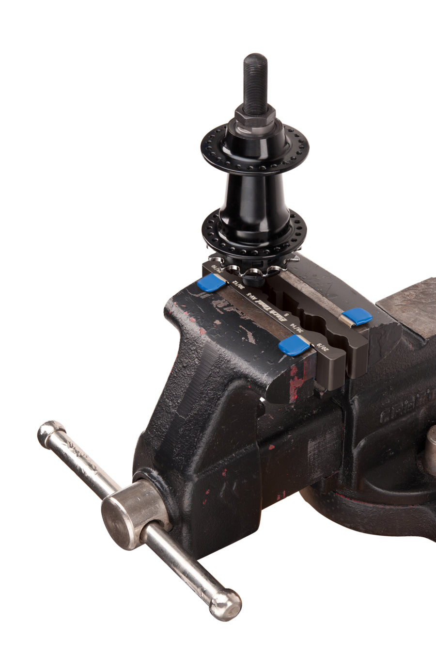 Park Tool AV-5 installé en étau tenant un axe de 14 mm