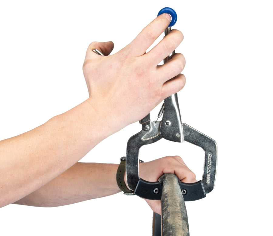Park Tool BMT-1 en utilisation sur un pneu
