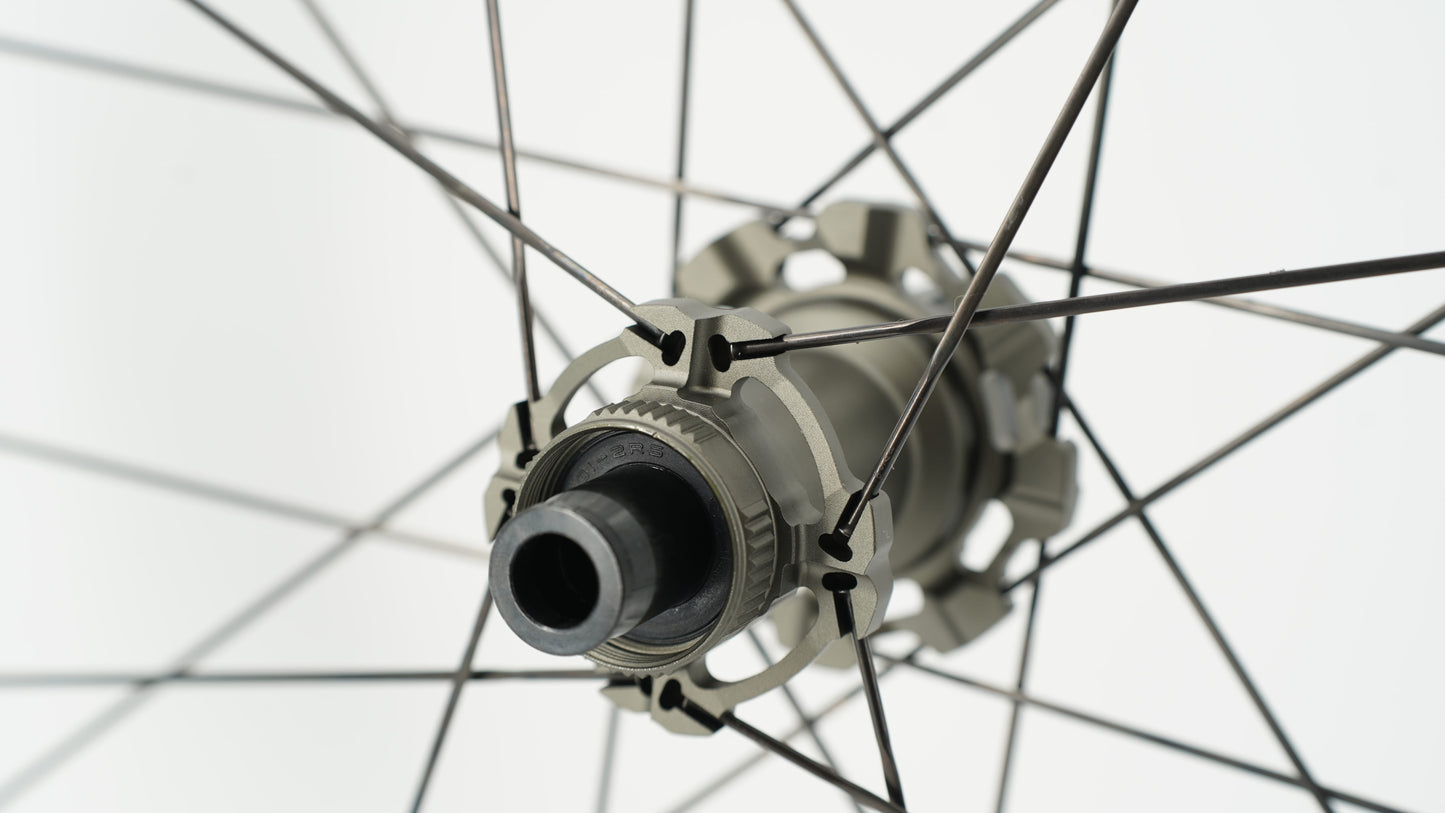 Paire de Roues SCOM AERO 50/62 Tubeless Ready (Center Lock)