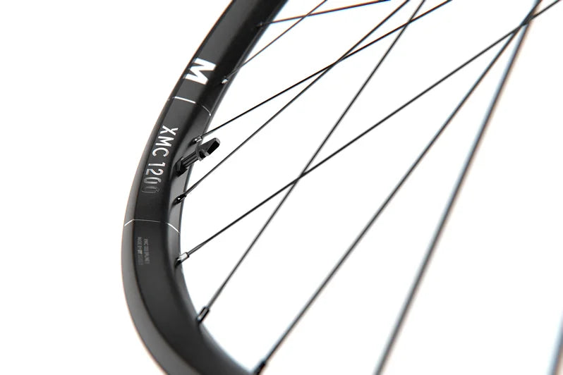 Roue Avant DT SWISS XMC 1200 SPLINE 30 mm 27.5" 15x110 mm