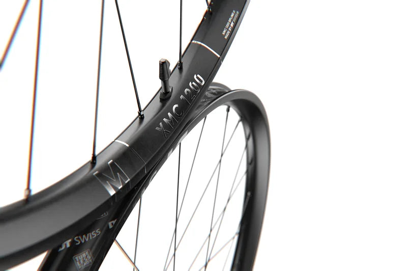 Roue Avant DT SWISS XMC 1200 SPLINE 30 mm 27.5" 15x110 mm