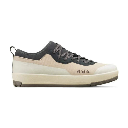 Chaussures VTT FIZIK VERSOR 2 Beige/Gris – fond blanc, cadrage harmonisé