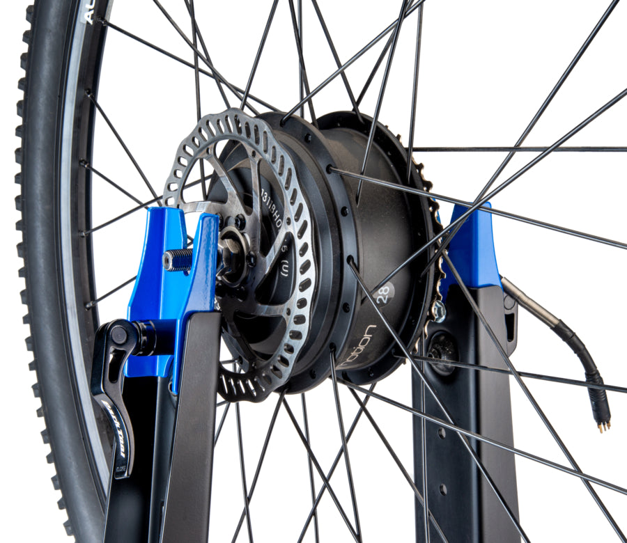Park Tool TS-4EB tenant une roue e-bike