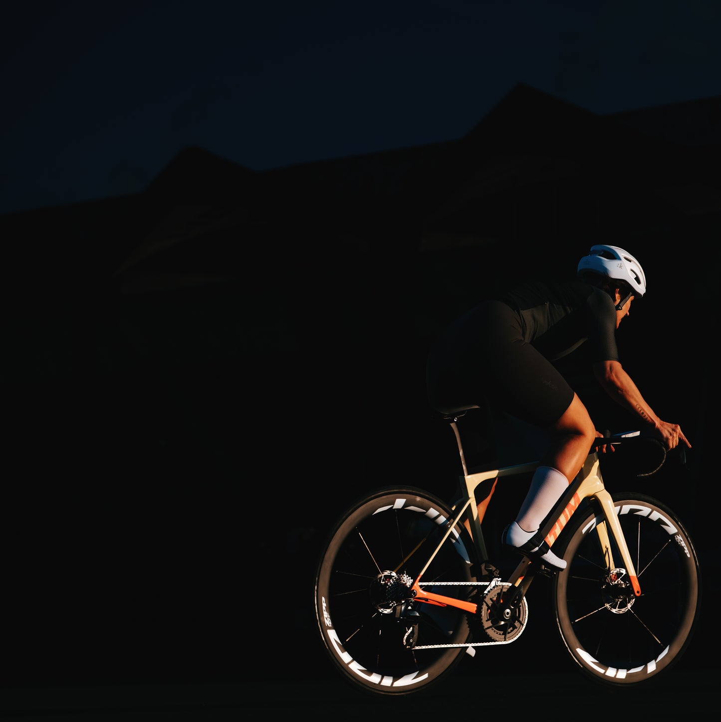 Roue Arrière ZIPP 404 S A1 Tubeless Ready (Center Lock) Noir/Blanc