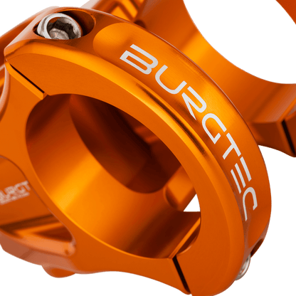Potence BURGTEC ENDURO MK3 Orange — détail du serrage du cintre