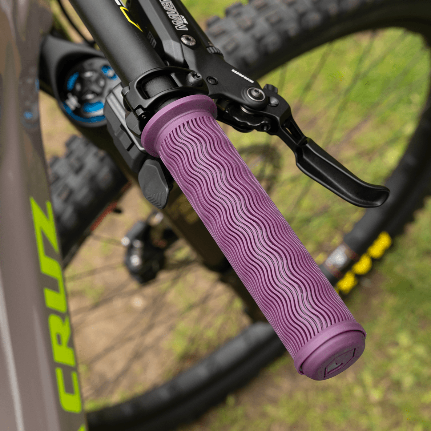 Grips BURGTEC THE BARTENDER PRO VERO SANDLER SIGNATURE Lock-On Violet