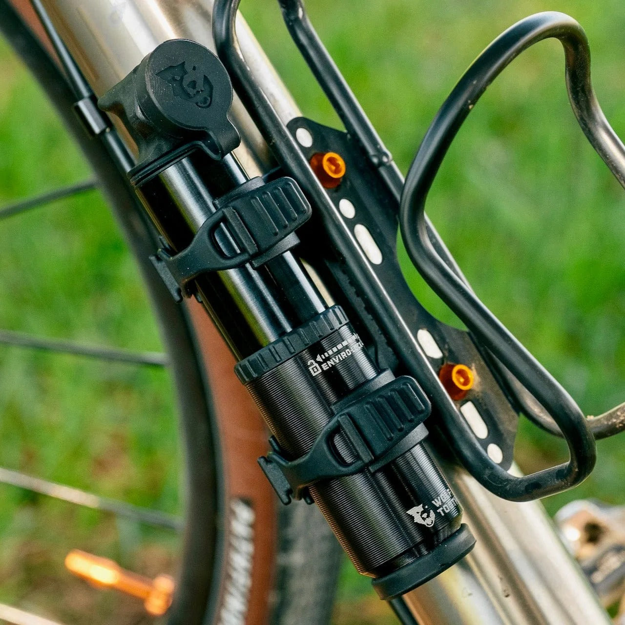 Pompe à Main WOLF TOOTH ENCASE CLIK VALVE 30CC