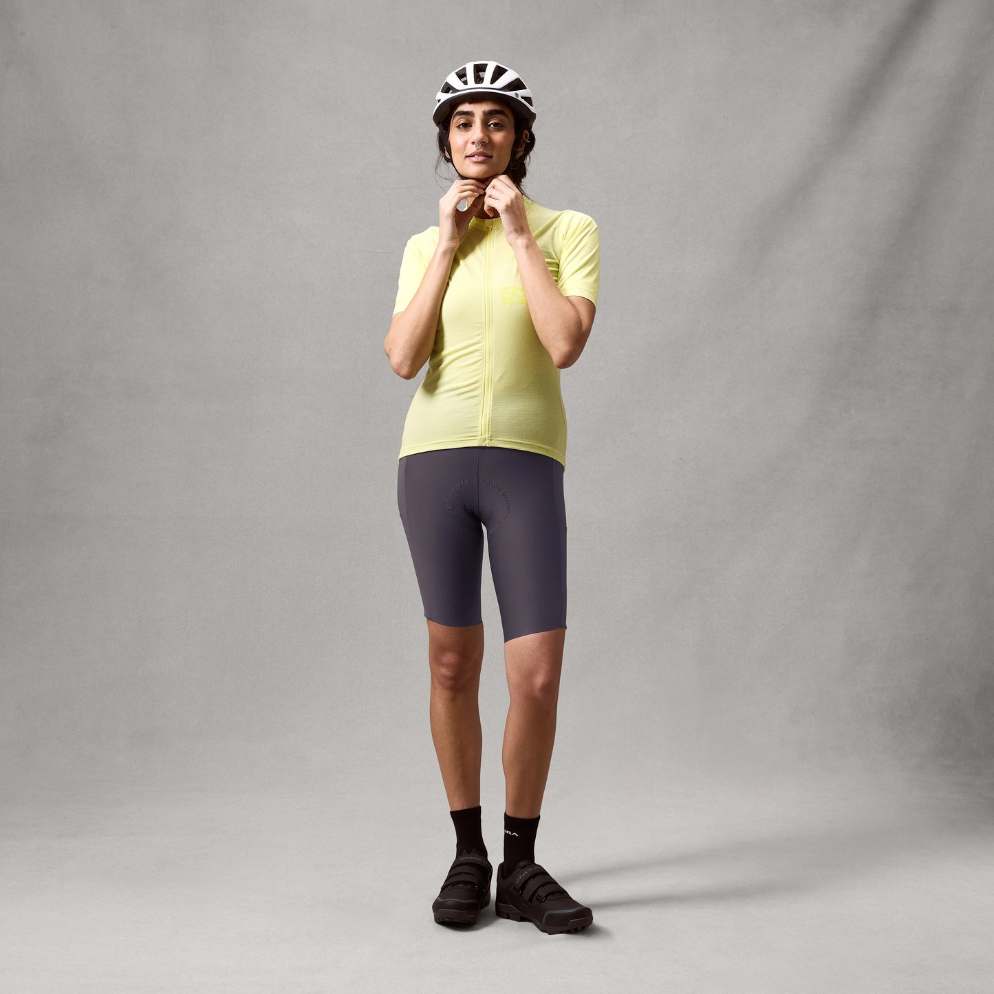 Cuissard Court à Bretelles ENDURA ALLTRACK RIDE Femme Carbon Gris