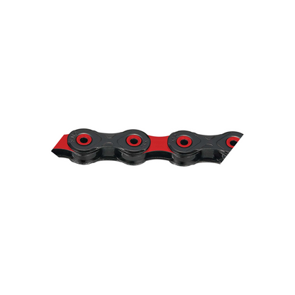 Chaîne 12V KMC DLC12 Waxed Noir/Rouge Ciré — photo produit sur fond blanc