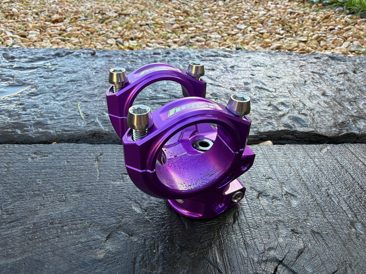 Potence HOPE GRAVITY 20 mm Violet — vue en trois quarts en extérieur