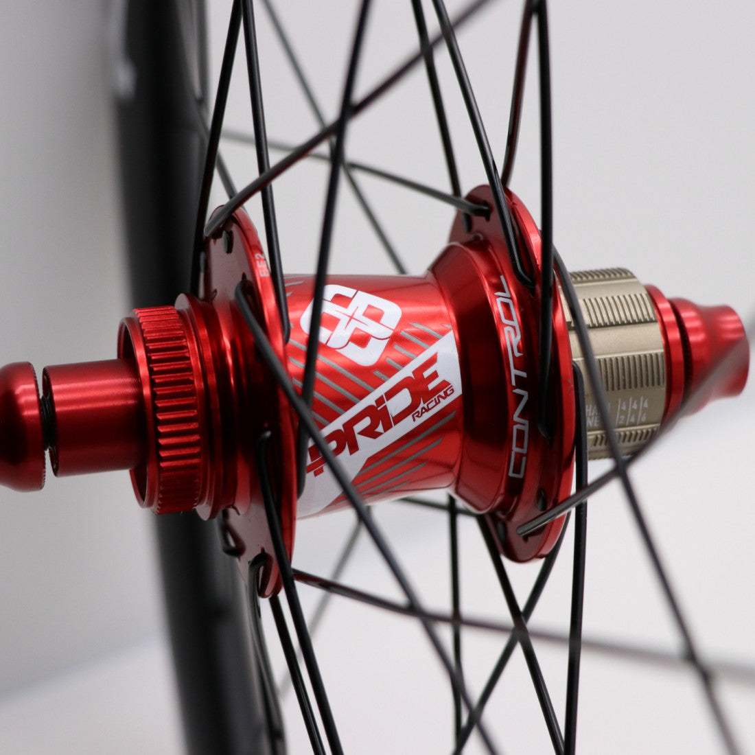 Paire de Roues PRIDE 20" (451mm) Carbone Gravity Matt Disc Pride Control V1 Axes 10/10mm Rouge
